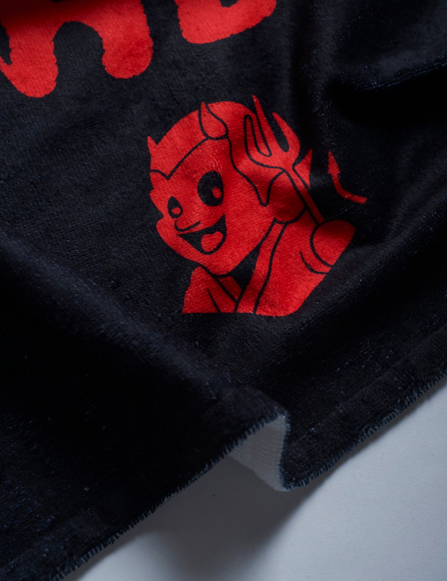 eng_pl_MANTO-sports-towel-HELL-3214_2.jpg